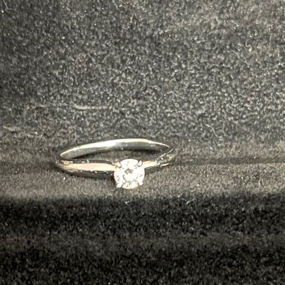 Ring - Picture 2 of 3